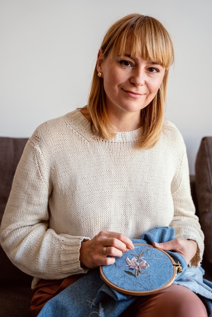 rzemieślniczka haftu